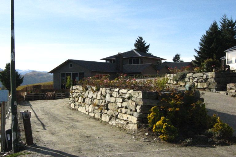 Photo of property in 10 Elizabeth Place, Kelvin Heights, Queenstown, 9300