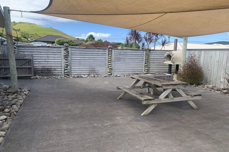Photo of property in 99 Bing Lucas Drive, Tawa, Wellington, 5028
