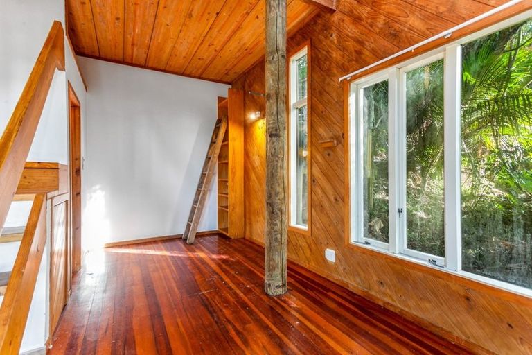 Photo of property in 40 Otitori Bay Road, Titirangi, Auckland, 0604