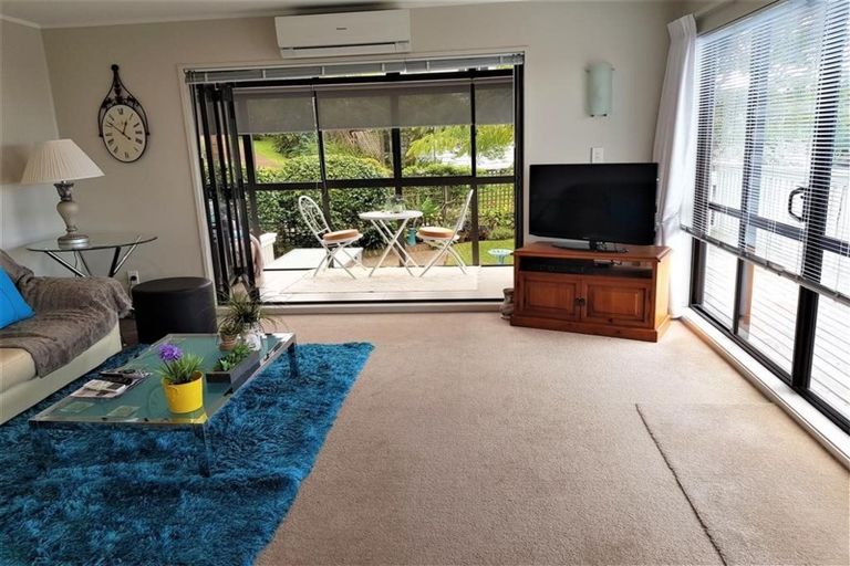 Photo of property in 1/39 Calypso Place, Rothesay Bay, Auckland, 0630