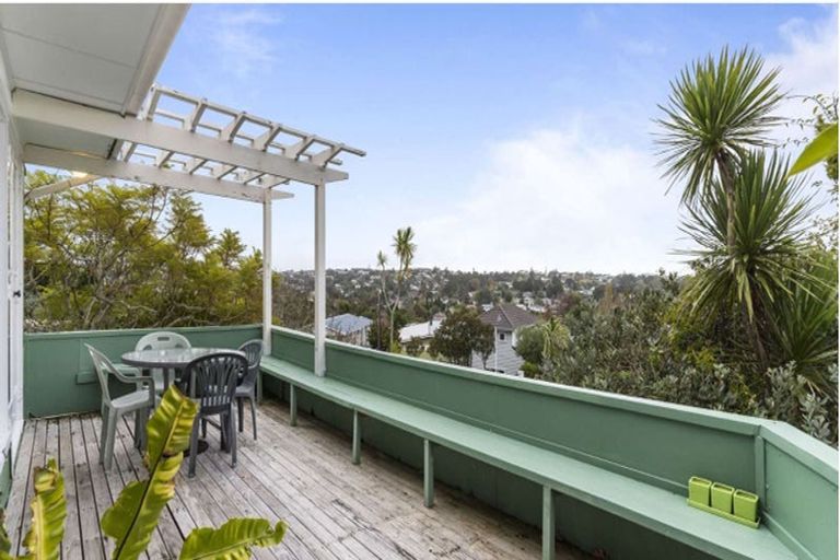 Photo of property in 4 Alton Avenue, Hillcrest, Auckland, 0627