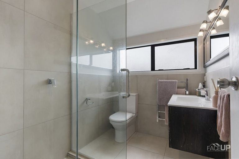 Photo of property in 50 Lagoon Way, West Harbour, Auckland, 0618