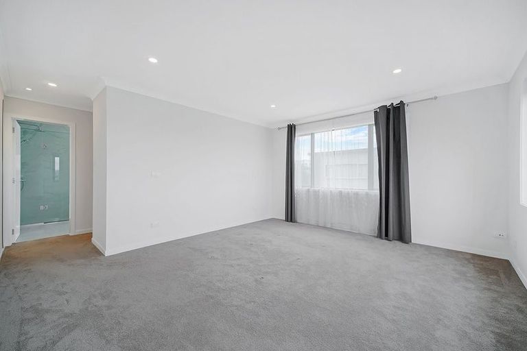 Photo of property in 9 Brickworks Bay Road, Hobsonville, Auckland, 0618