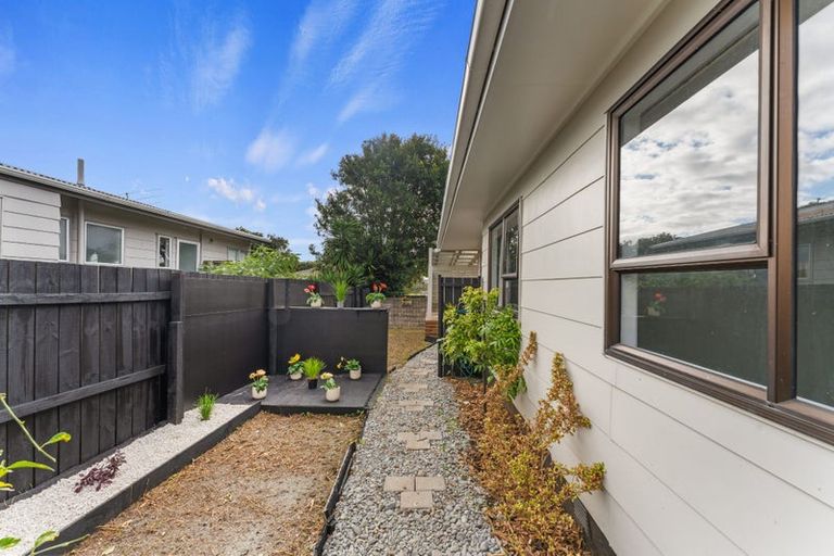 Photo of property in 2/2 Burundi Avenue, Clendon Park, Auckland, 2103