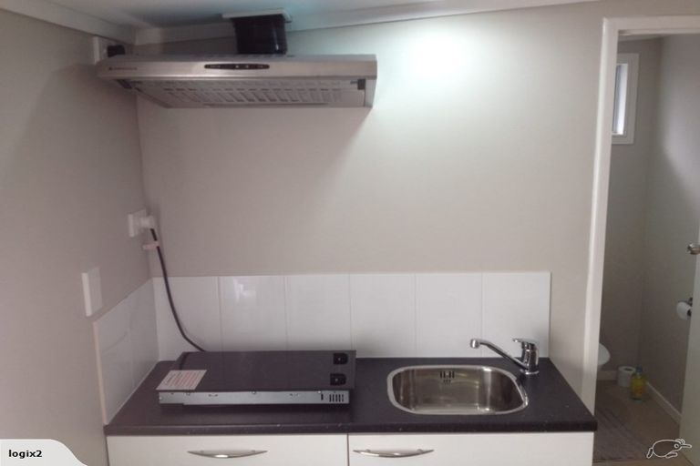 Photo of property in 11 Opal Avenue, Pakuranga, Auckland, 2010