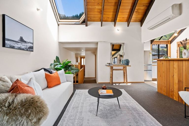 Photo of property in 138a Wynyard Crescent, Fernhill, Queenstown, 9300