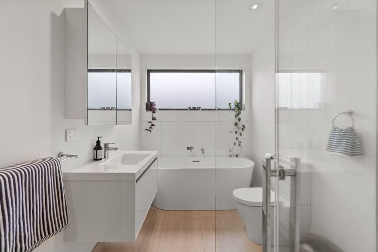 Photo of property in 1156a South Road, Oakura, 4314