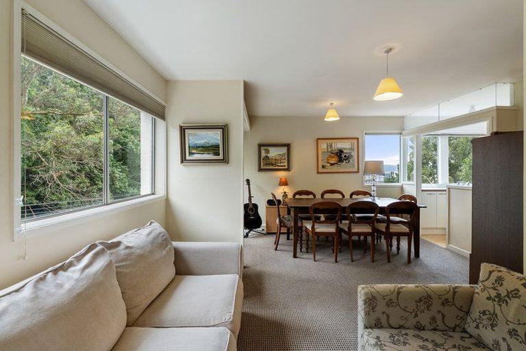 Photo of property in Grosvenor Flats, 19 Cottleville Terrace, Thorndon, Wellington, 6011