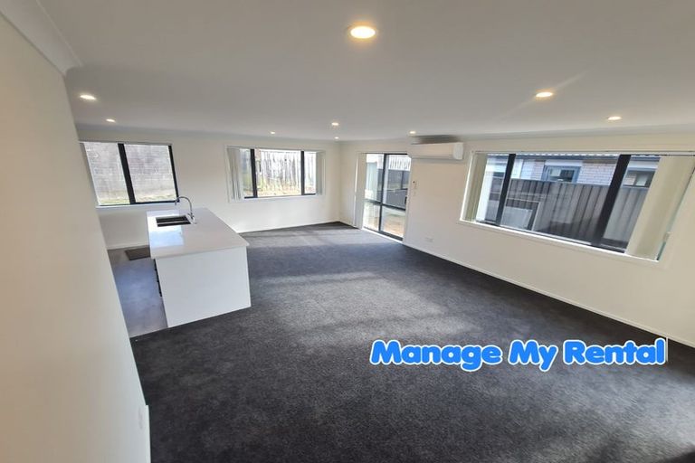 Photo of property in 7 Rewarewa Way, Timberlea, Upper Hutt, 5018