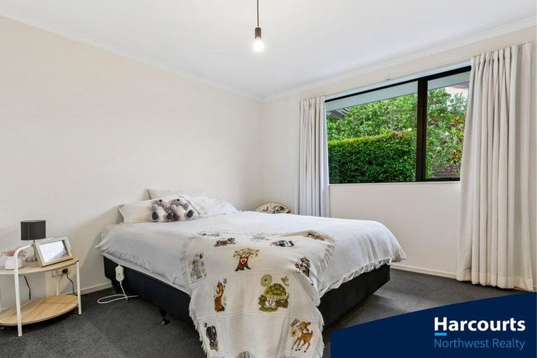 Photo of property in 169j Colwill Road, Massey, Auckland, 0614