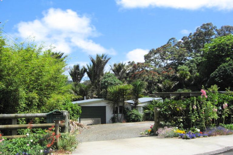 Photo of property in 201 Motutara Road, Muriwai, 0881