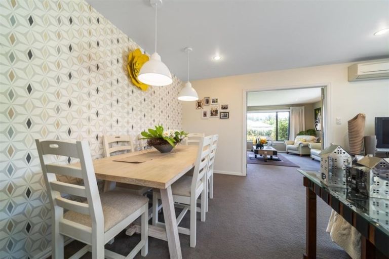 Photo of property in 1 Manorburn Place, Lake Hayes, Queenstown, 9304