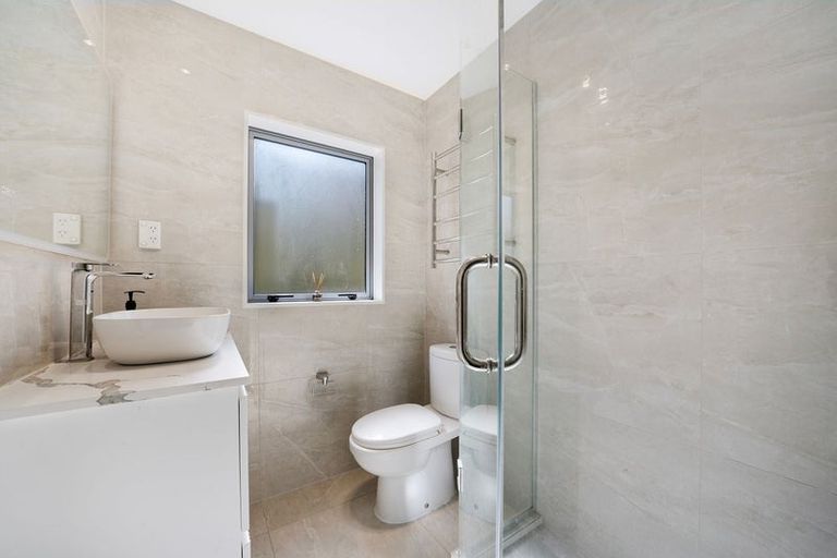 Photo of property in 6 Jammen Drive, Massey, Auckland, 0614