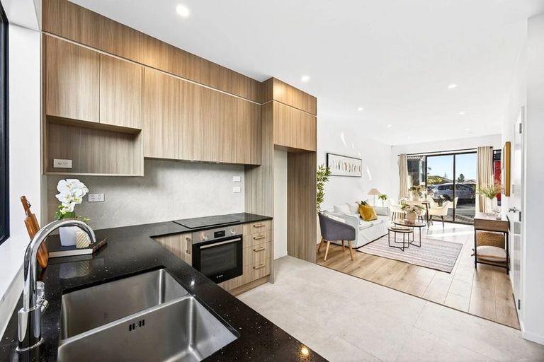 Photo of property in 1/233 Great North Road, Henderson, Auckland, 0612