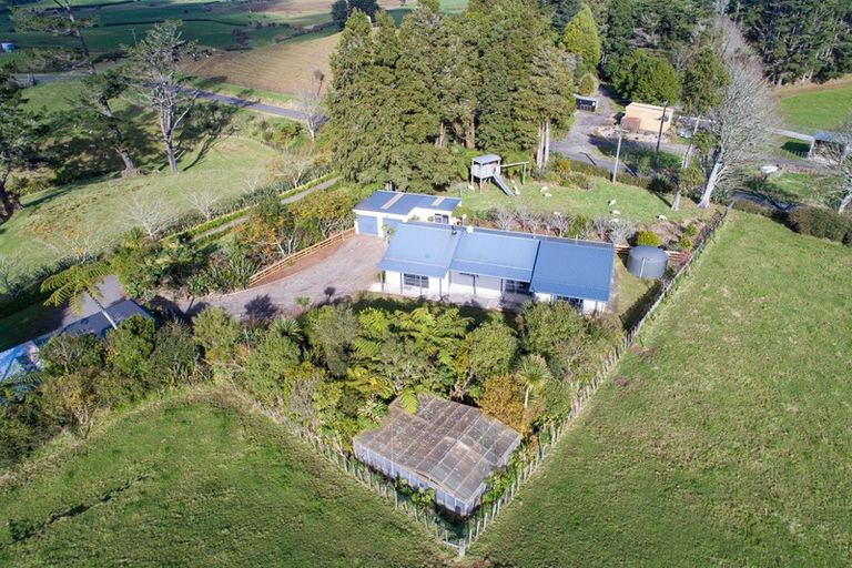 Photo of property in 254 Cross Road, Te Popo, Stratford, 4394