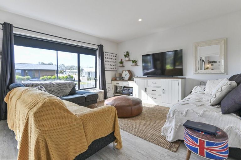 Photo of property in 6 Cape Grove, Haumoana, 4180