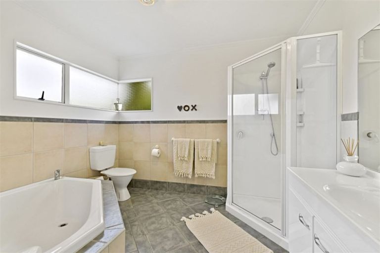 Photo of property in 10 San Lorenzo Rise, Henderson, Auckland, 0612