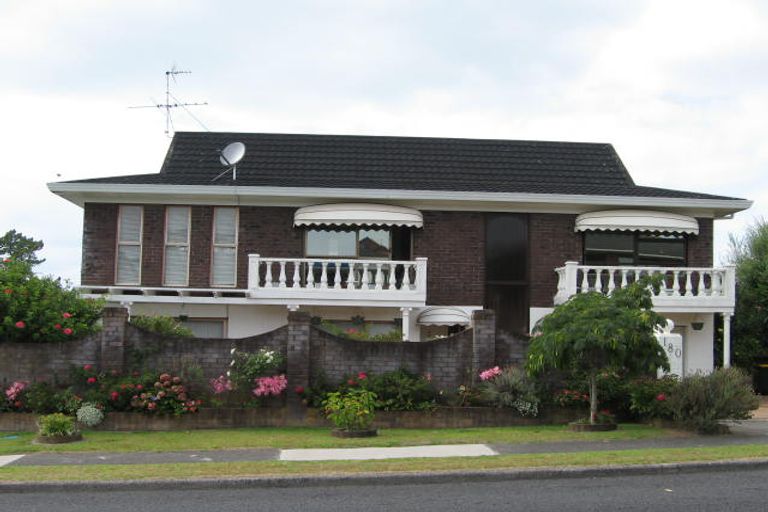 Photo of property in 1/180 Stapleford Crescent, Browns Bay, Auckland, 0630