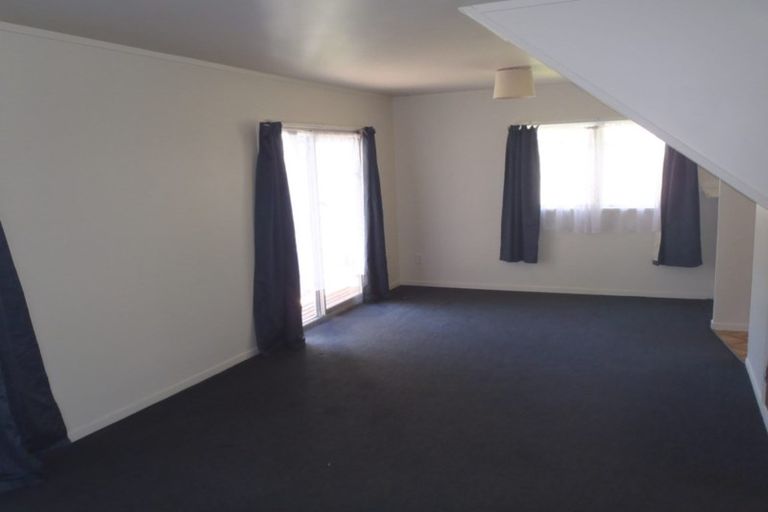 Photo of property in 99 Kemp Road, Massey, Auckland, 0614