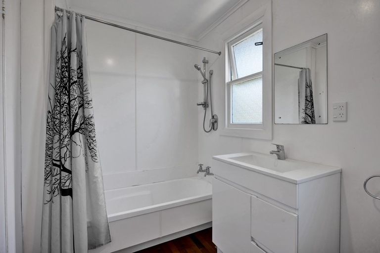 Photo of property in 1/9 Tarahua Road, Vogeltown, New Plymouth, 4310