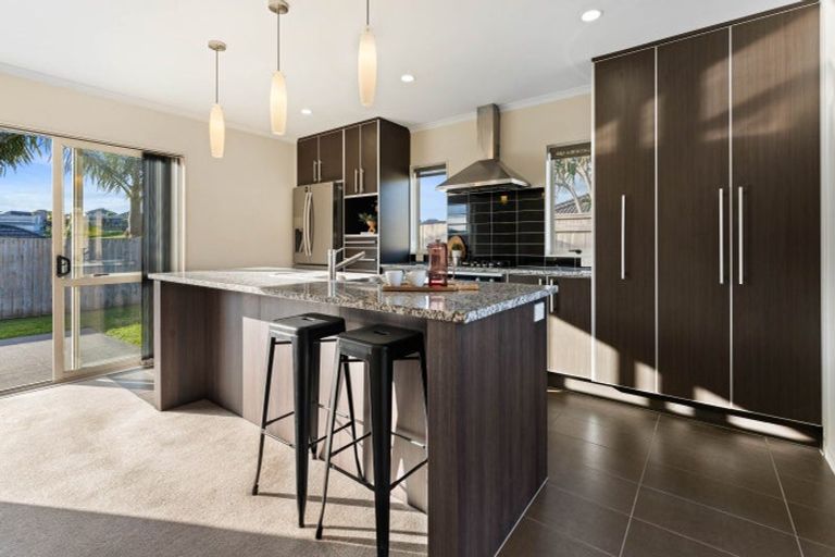 Photo of property in 6 Waynes Place, Pukekohe, 2120