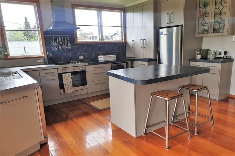 Photo of property in 5 Chamberlain Street, Dannevirke, 4930