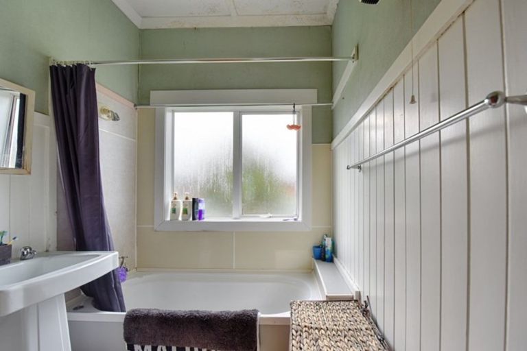 Photo of property in 6 Irving Street, Gore, 9710