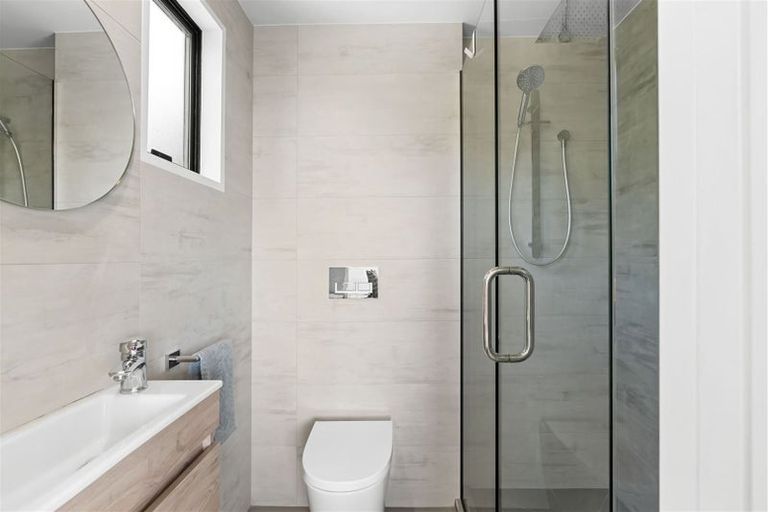 Photo of property in 19 Osmond Lane, Mount Pleasant, Christchurch, 8081