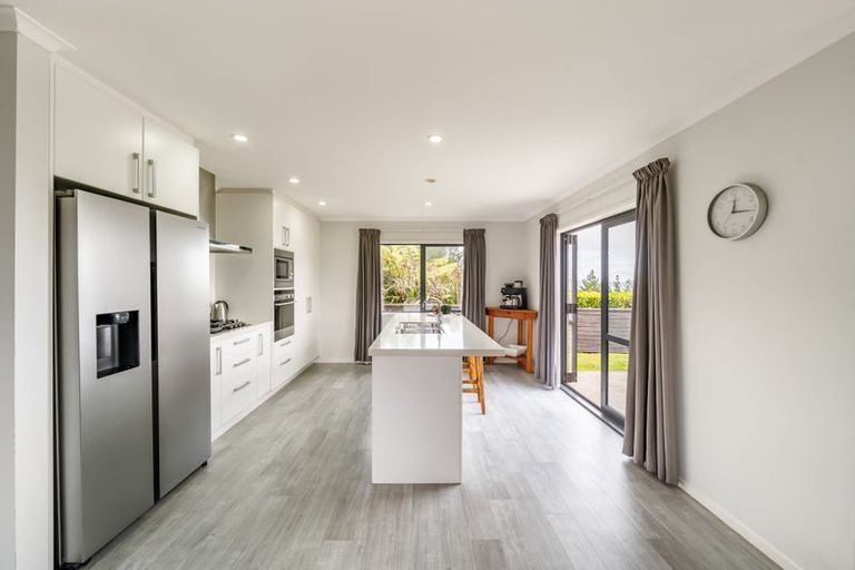 Photo of property in 5 Mckenzie Way, Timberlea, Upper Hutt, 5018