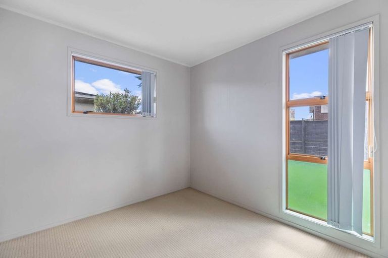Photo of property in 1/41 Challen Close, Conifer Grove, Takanini, 2112