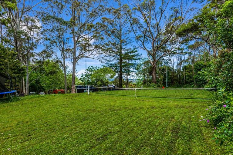 Photo of property in 48 Ngarahana Avenue, Paremoremo, Auckland, 0632