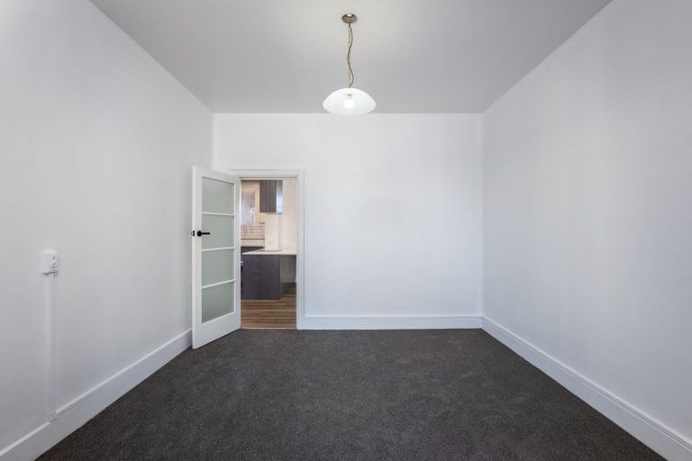 Photo of property in Devonport Apartments, 21/127 Saint Aubyn Street, New Plymouth, 4310