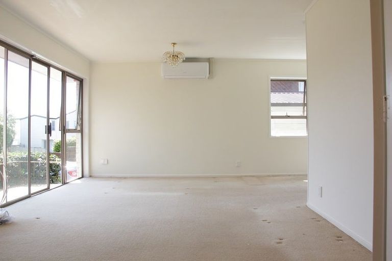 Photo of property in 4 Sirius Place, Botany Downs, Auckland, 2010