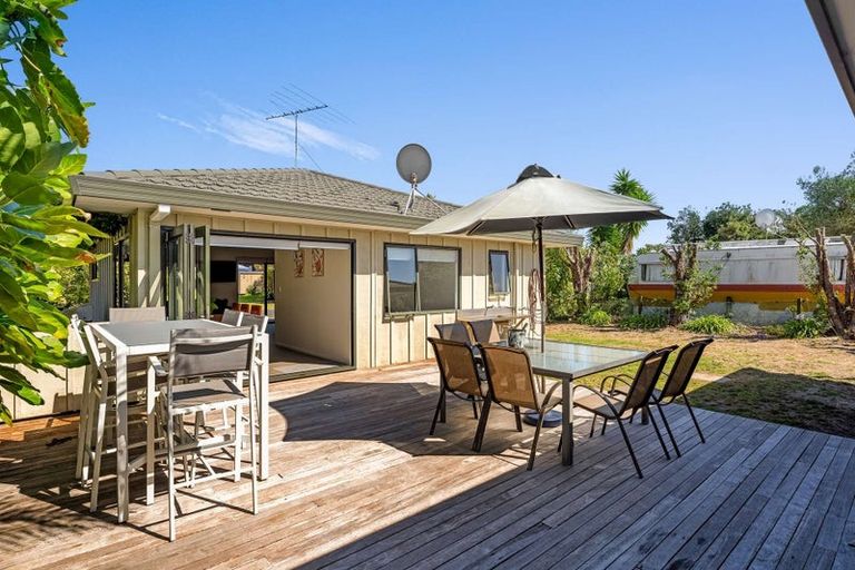 Photo of property in 106 Kowhai Avenue, Matarangi, Whitianga, 3592