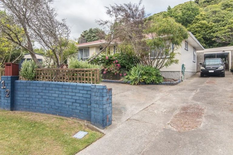 Photo of property in 12 Brazier Grove, Paraparaumu, 5032
