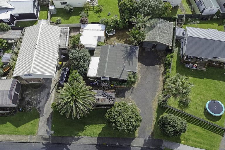 Photo of property in 1/3 Clarks Beach Road, Clarks Beach, 2122