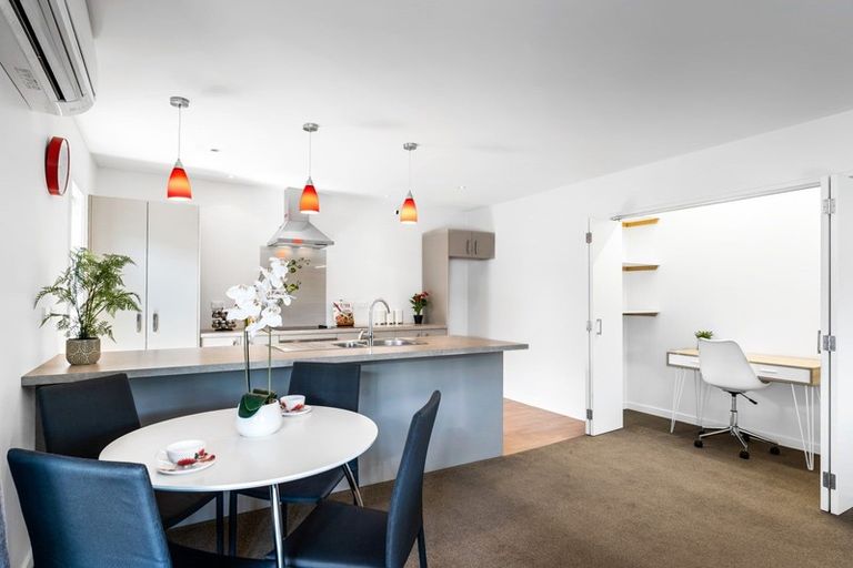 Photo of property in 19 Sunstone Crescent, Brown Owl, Upper Hutt, 5018