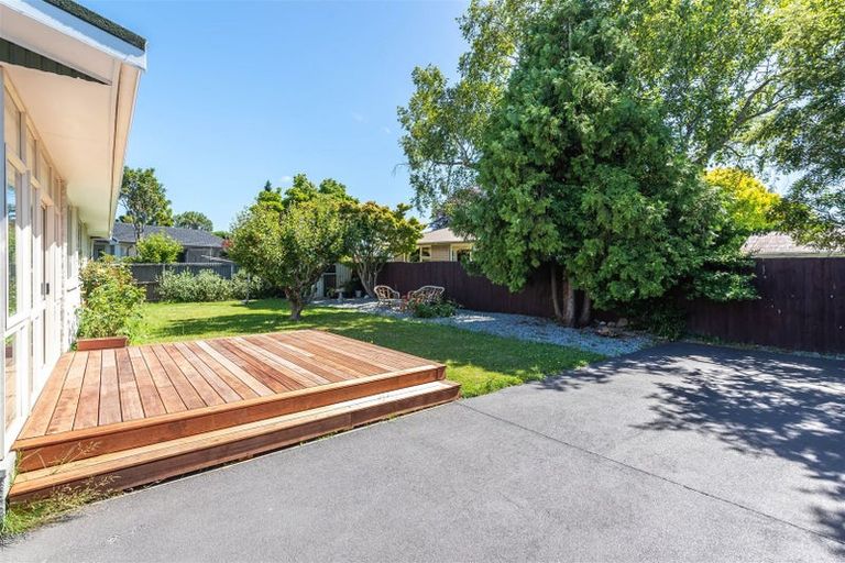 Photo of property in 8 Camberwell Place, Avonhead, Christchurch, 8042