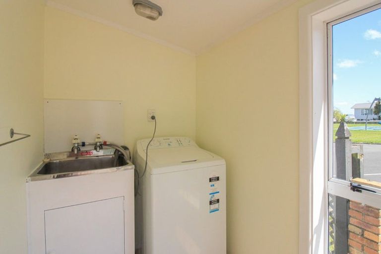 Photo of property in 2 Magnolia Grove, Maungaraki, Lower Hutt, 5010