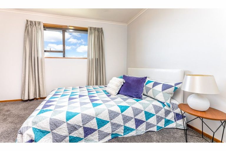 Photo of property in 17a Sonning Place, Redwood, Christchurch, 8051