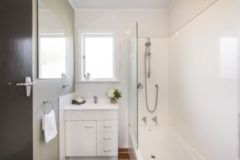 Photo of property in 10 Catlins Crescent, Milson, Palmerston North, 4414