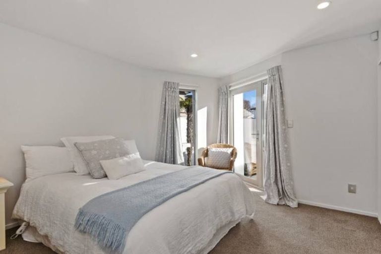 Photo of property in 5 Denley Gardens, Avonhead, Christchurch, 8042