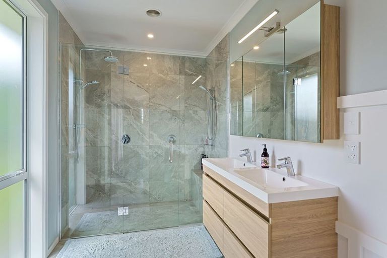 Photo of property in 6 Arapipi Way, Peka Peka, Waikanae, 5391