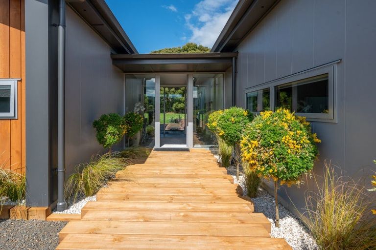Photo of property in 20 Lancewood Way, Kinloch, Taupo, 3377