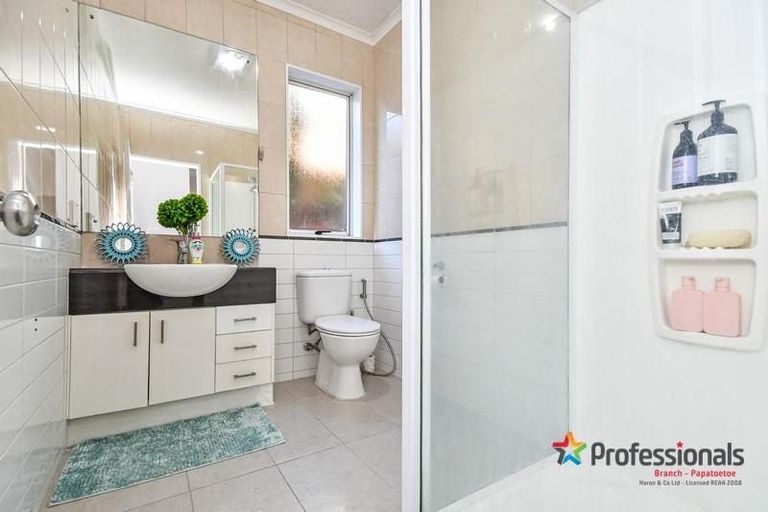 Photo of property in 38 Seresin Crescent, Flat Bush, Auckland, 2016