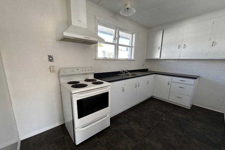 Photo of property in 6 Erin Street, Hokowhitu, Palmerston North, 4410