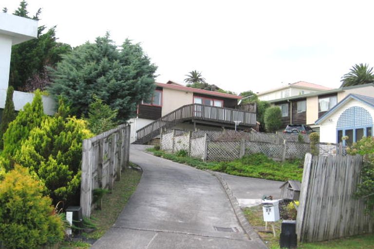 Photo of property in 2/27 Mallard Place, Unsworth Heights, Auckland, 0632