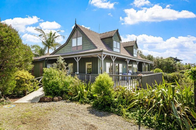 Photo of property in 12 Cooper Road, Stanmore Bay, Whangaparaoa, 0932