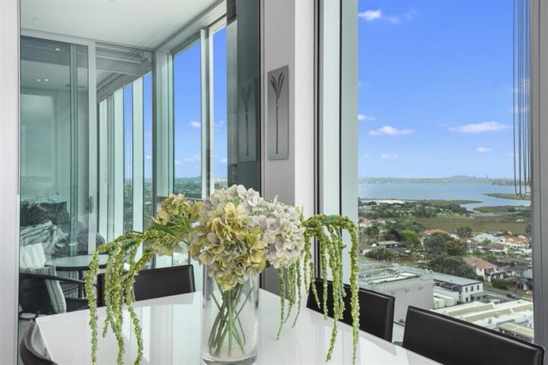 Photo of property in Sentinel Apartments, 1304/3 Northcroft Street, Takapuna, Auckland, 0622