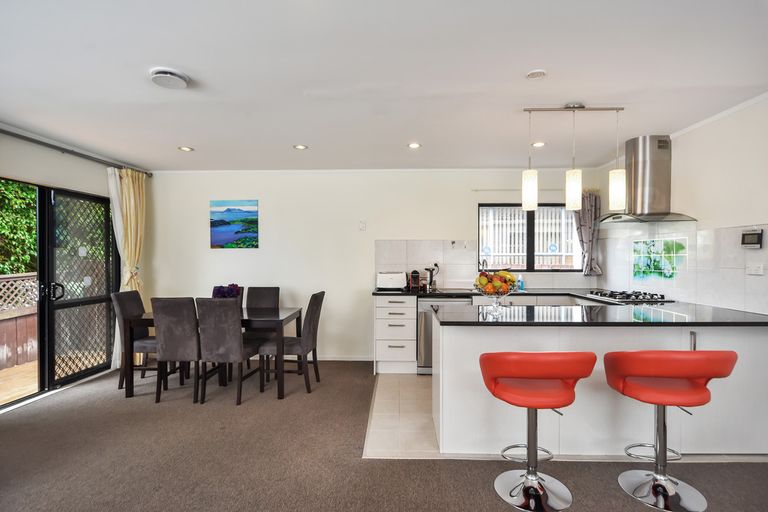 Photo of property in 2a Beazley Place, Glendene, Auckland, 0602